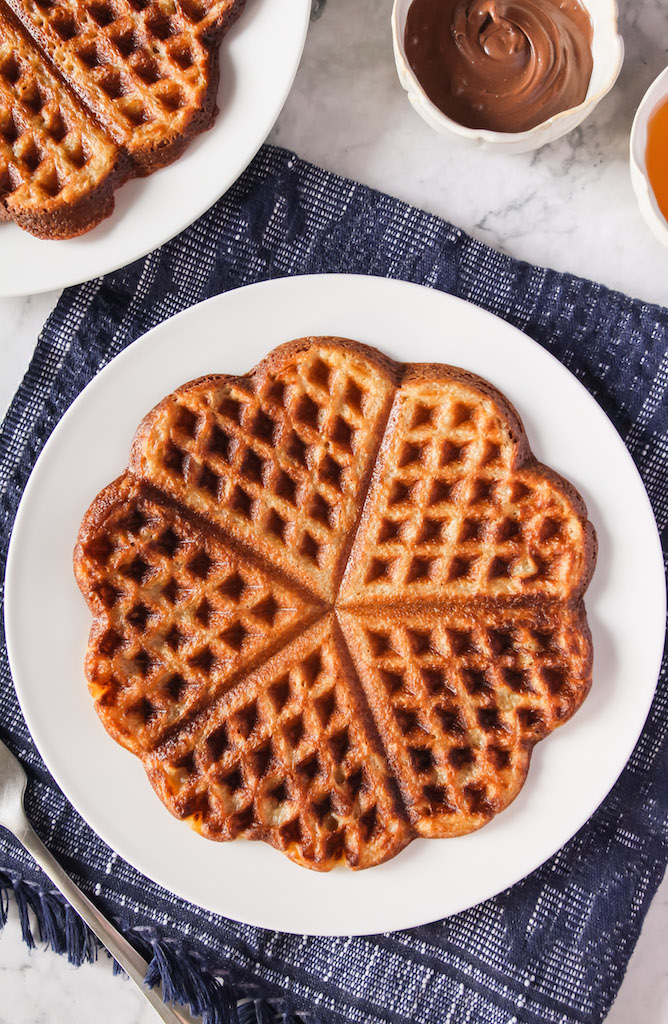 Easy Vegan Golden Brown Waffles (Light and Crispy)